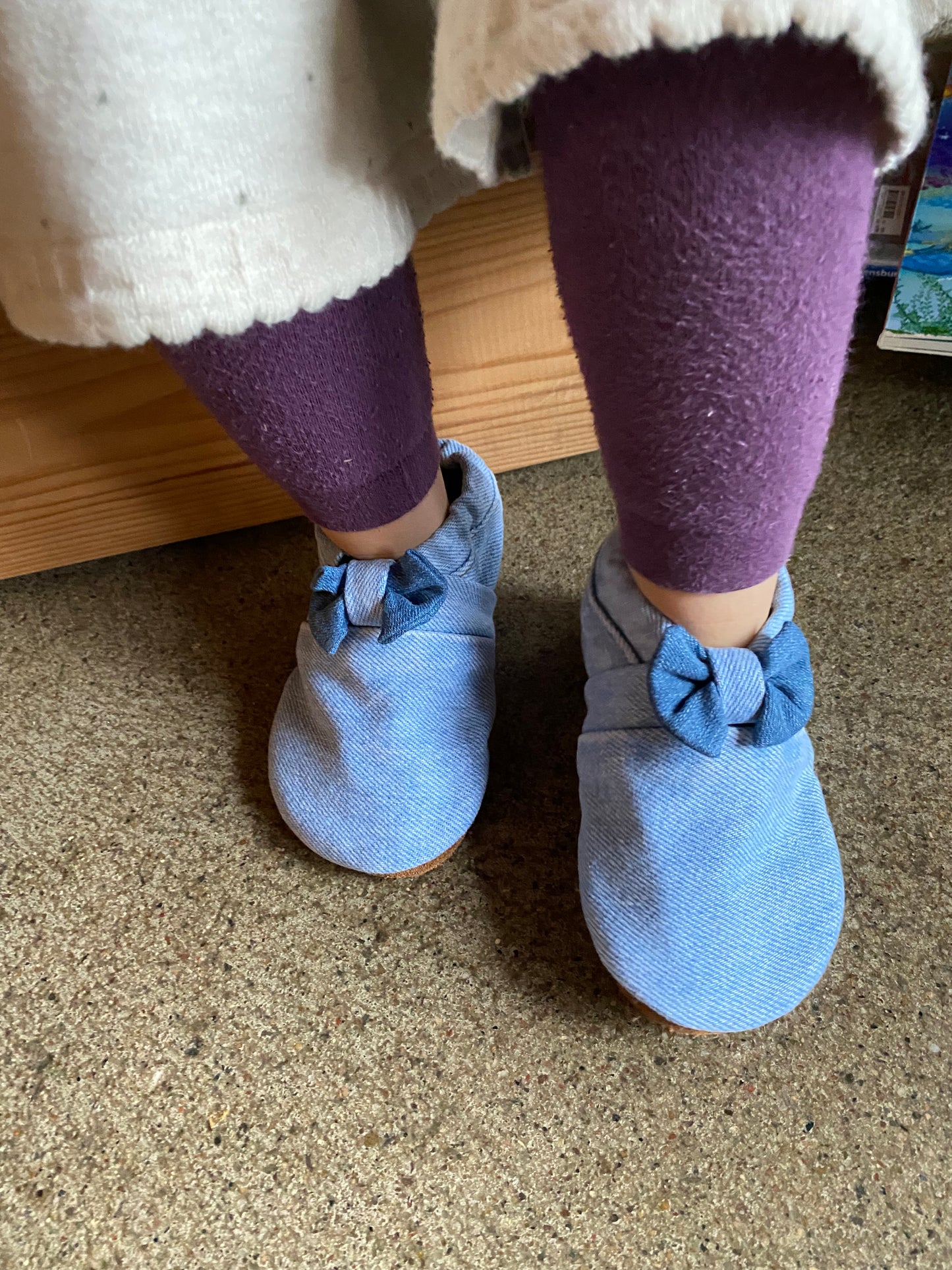 Chaussons bébé MOCCA TILDA bleu clair upcyclés
