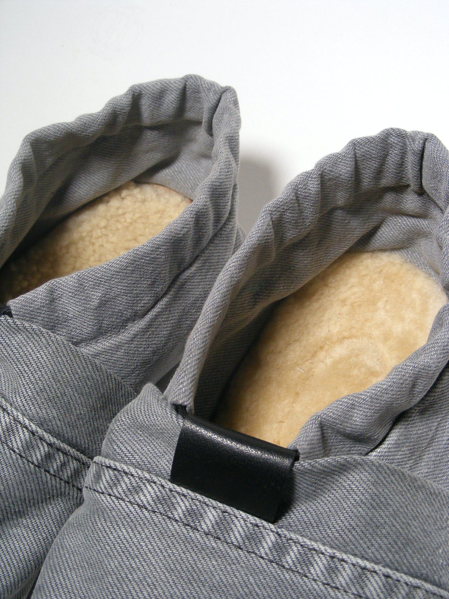 Chaussons upcyclés MOCCA LEO denim gris unisex
