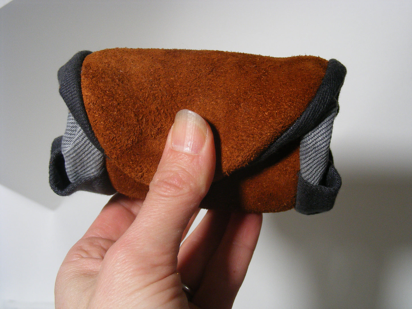 Chaussons upcyclés MOCCA LEO denim gris / noir upcyclés