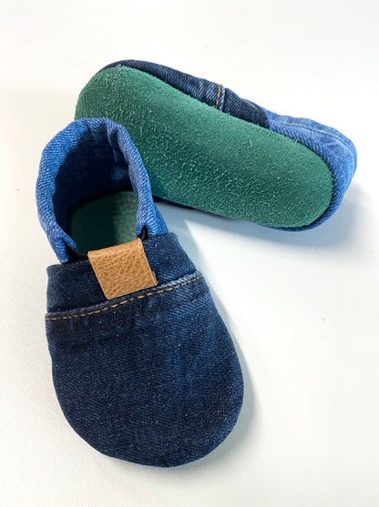 Upcycling Kinder Hausschuhe Mocca Leo zweifarbig Denim