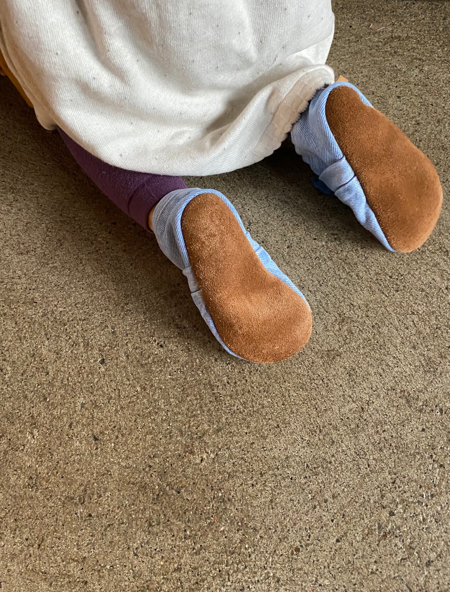 Chaussons bébé MOCCA TILDA bleu clair upcyclés