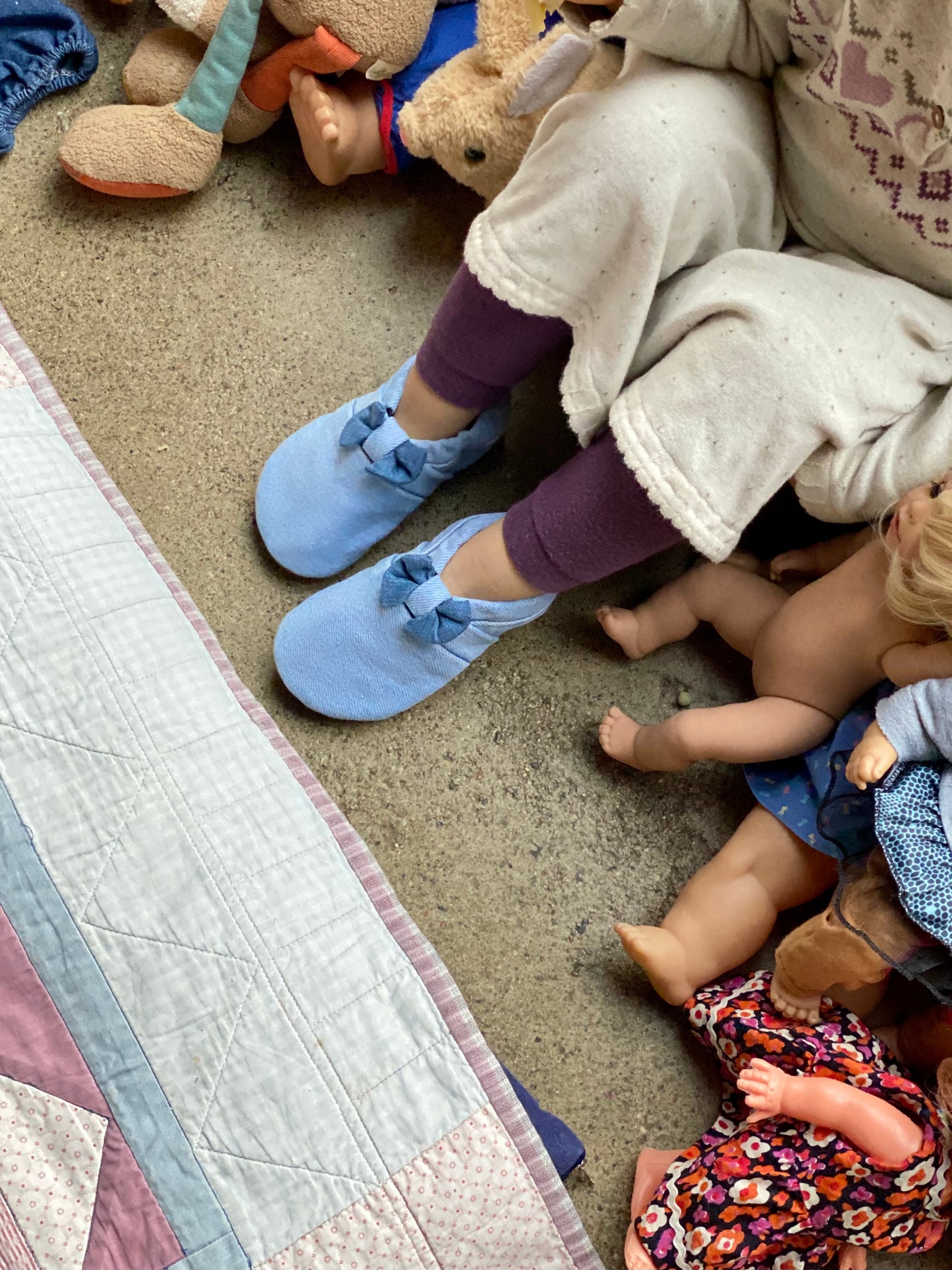 Chaussons bébé MOCCA TILDA bleu clair upcyclés