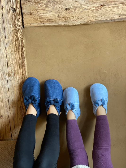 Upcycling Kinder Hausschuhe Mocca Tilda dunkelblau Denim