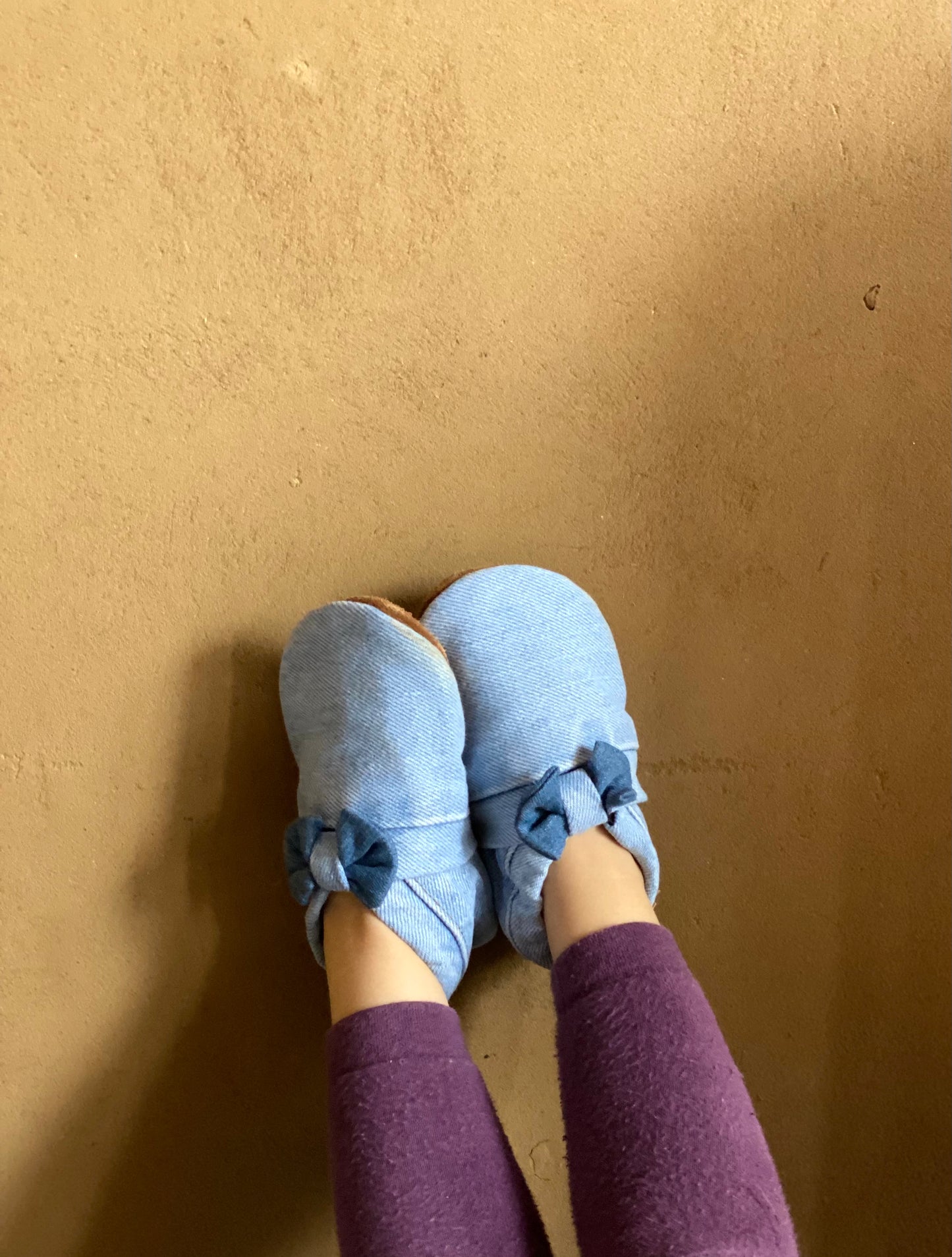 Chaussons bébé MOCCA TILDA bleu clair upcyclés