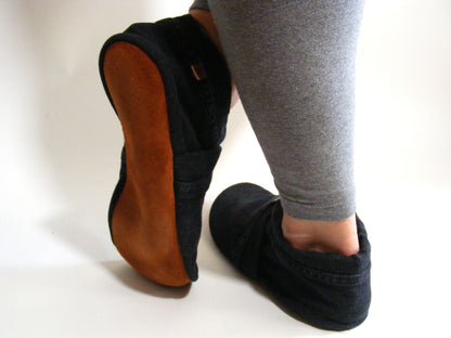 Chaussons upcyclés MOCCA LEO denim noir 