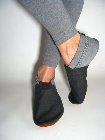 Chaussons upcyclés MOCCA LEO denim gris / noir upcyclés